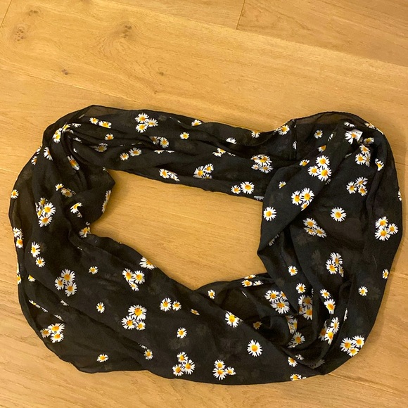 Cute women’s daisy print infinity scarf - Picture 1 of 1